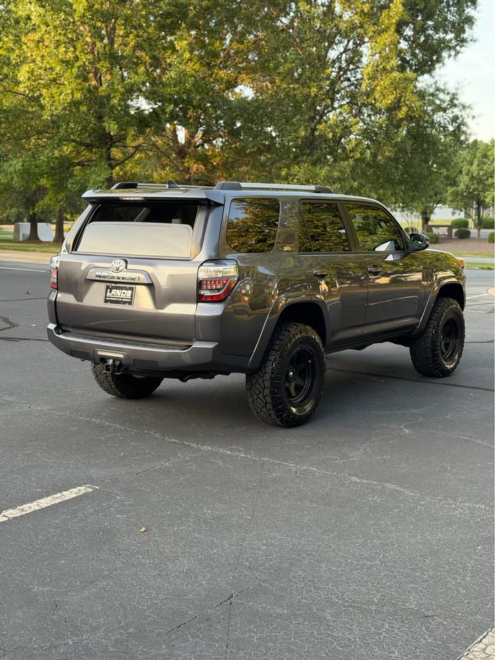 2020 Toyota 4Runner SR5 Premium photo 7