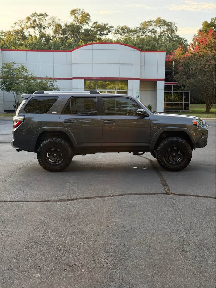 2020 Toyota 4Runner SR5 Premium photo 8
