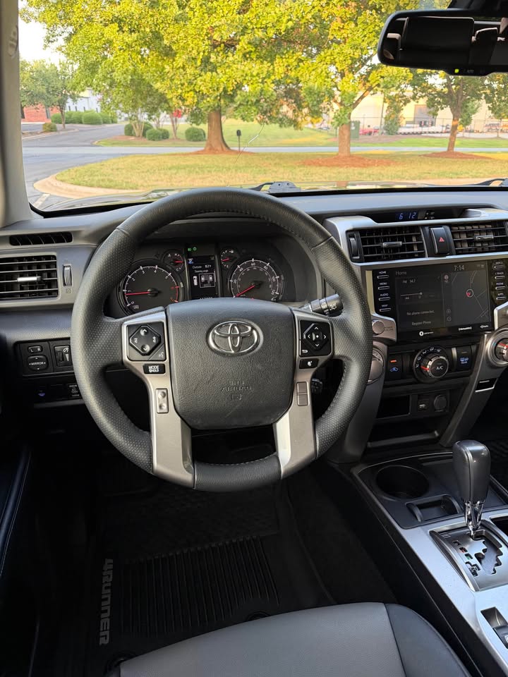 2020 Toyota 4Runner SR5 Premium photo 13