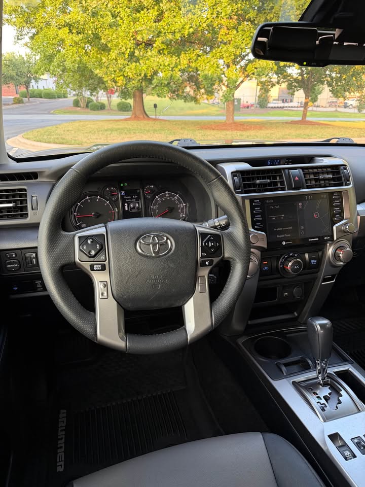 2020 Toyota 4Runner SR5 Premium photo 14
