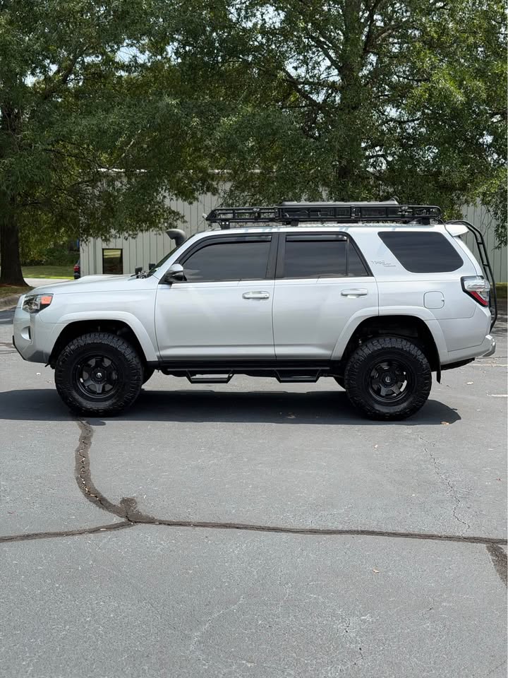2021 Toyota 4Runner TRD Off-Road Premium photo 4