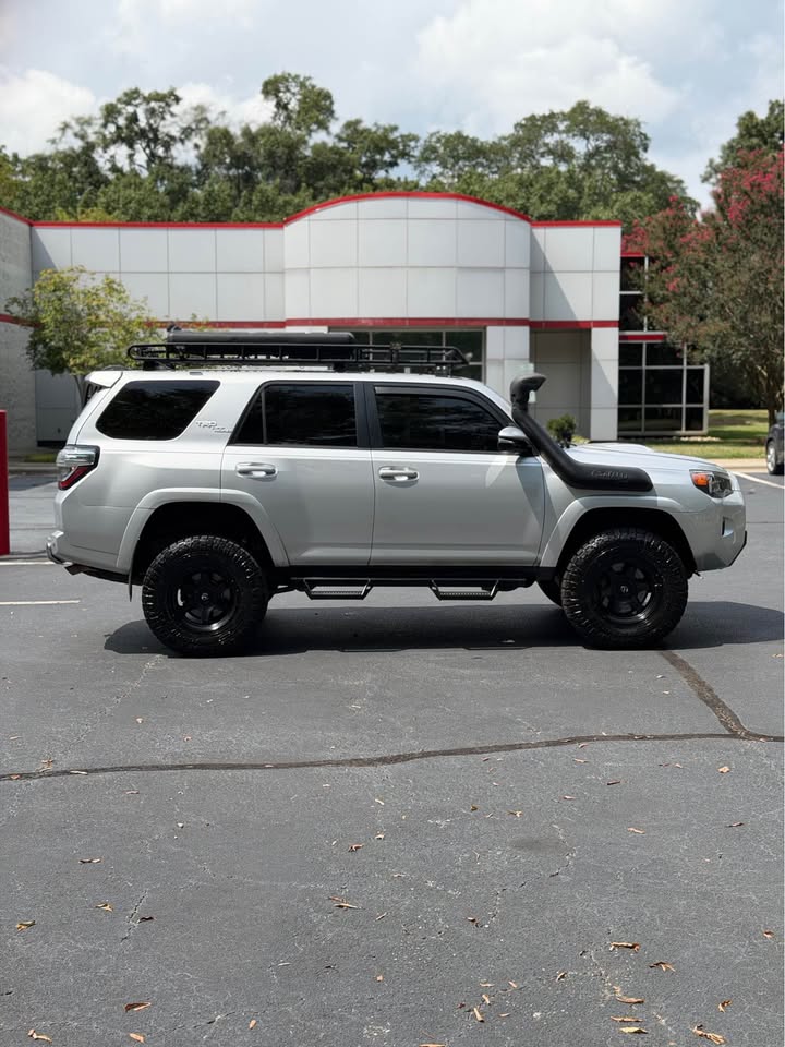 2021 Toyota 4Runner TRD Off-Road Premium photo 8