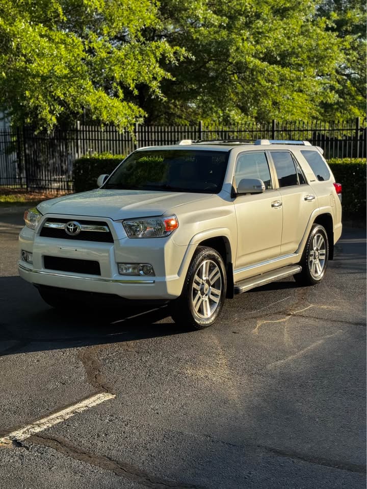2013 Toyota 4Runner Limited photo 4