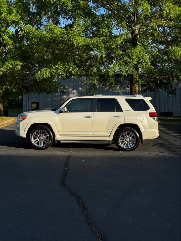 2013 Toyota 4Runner Limited photo 5