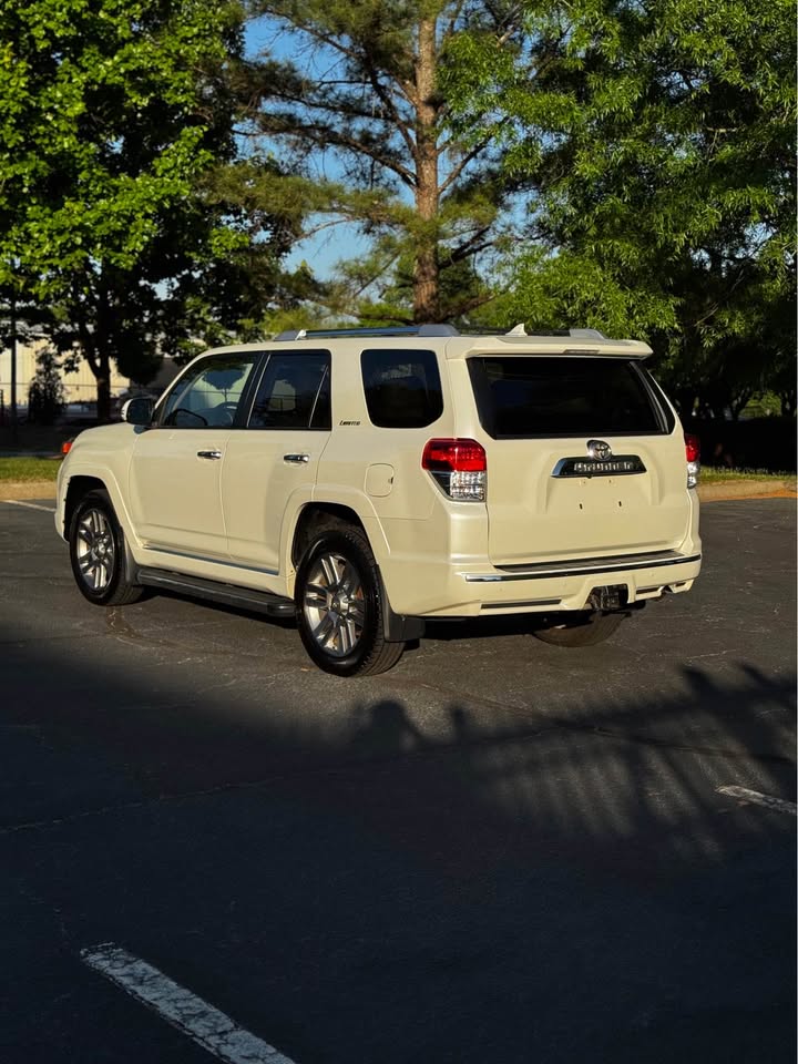 2013 Toyota 4Runner Limited photo 6