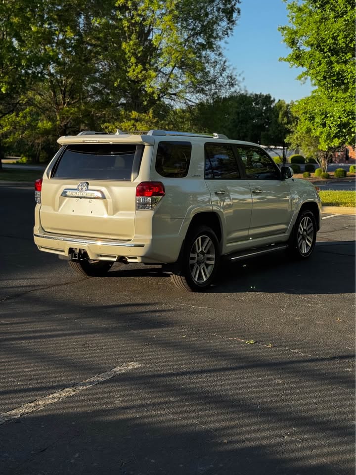 2013 Toyota 4Runner Limited photo 8