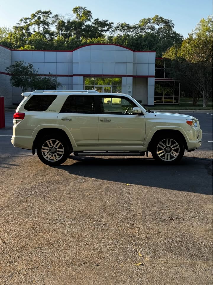 2013 Toyota 4Runner Limited photo 9