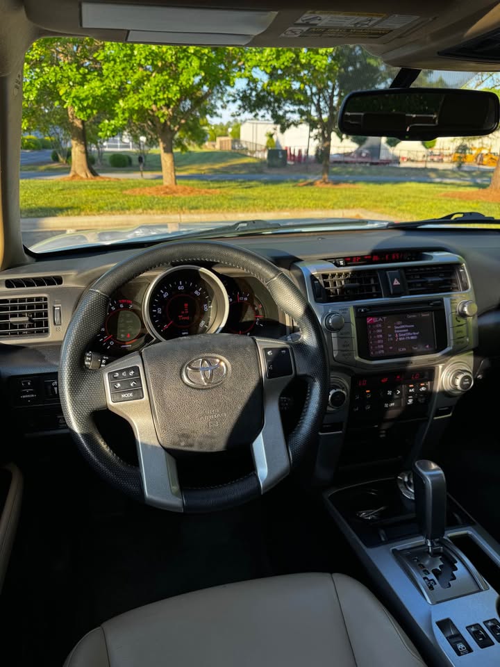 2013 Toyota 4Runner Limited photo 15