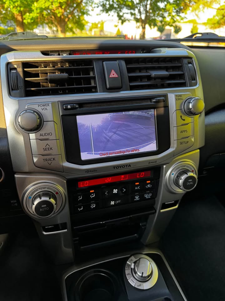 2013 Toyota 4Runner Limited photo 17
