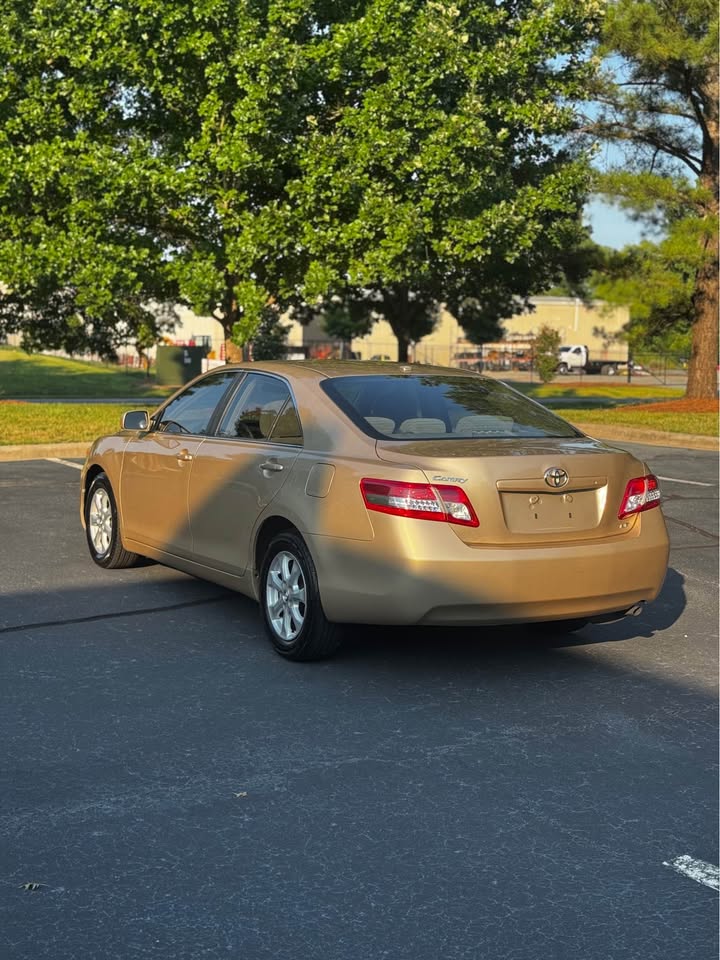 2011 Toyota Camry LE Sedan 4D photo 5