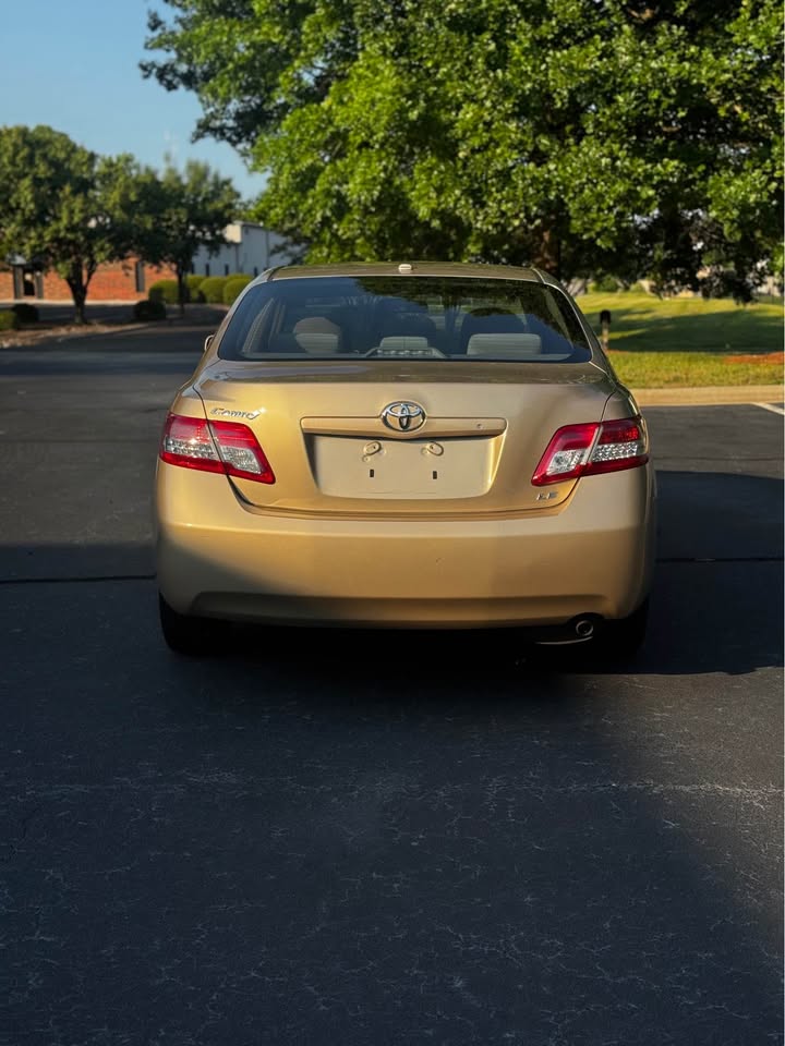 2011 Toyota Camry LE Sedan 4D photo 6
