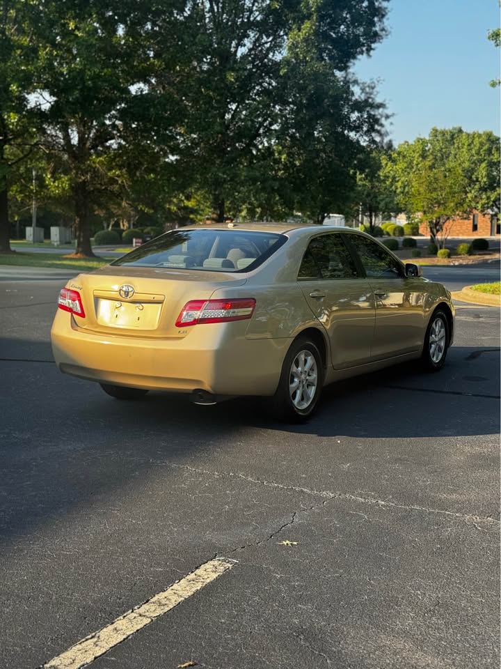 2011 Toyota Camry LE Sedan 4D photo 7