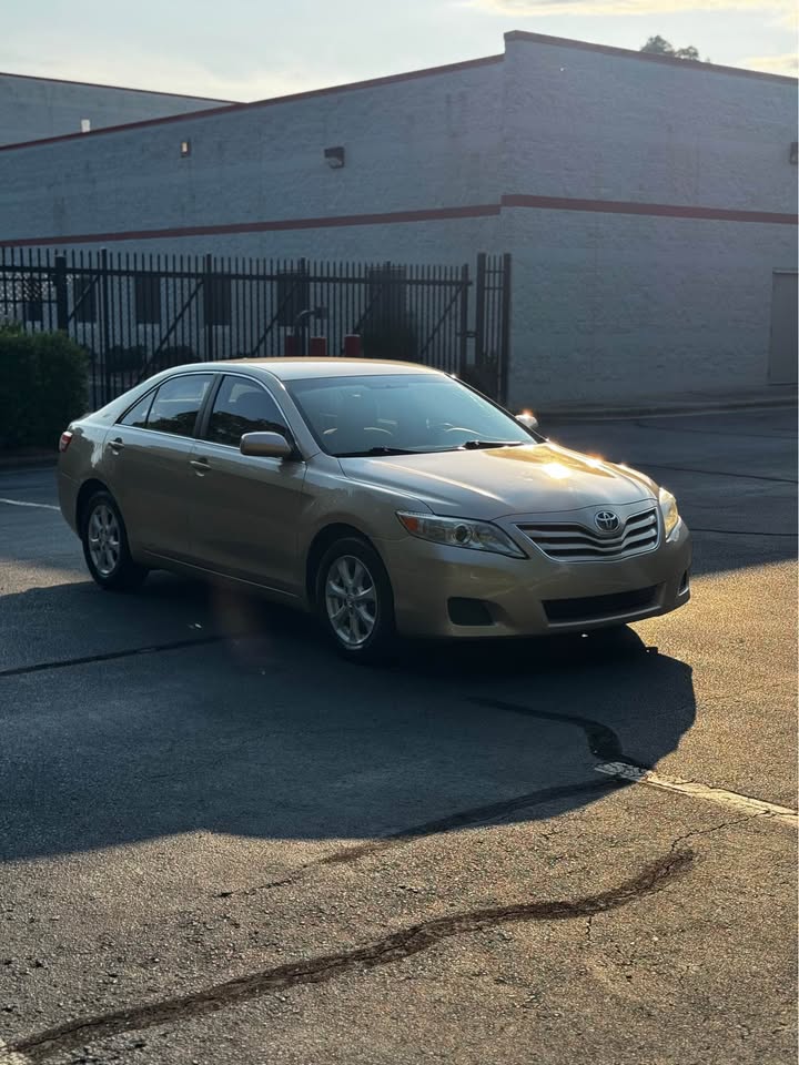 2011 Toyota Camry LE Sedan 4D photo 9