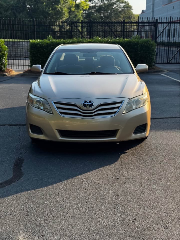 2011 Toyota Camry LE Sedan 4D photo 10