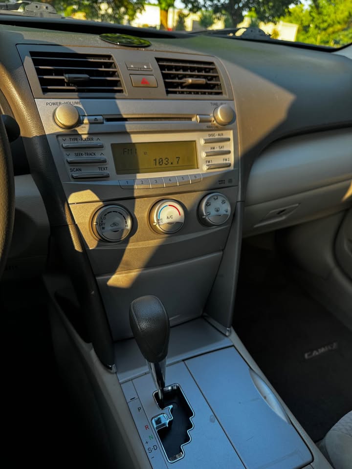 2011 Toyota Camry LE Sedan 4D photo 12