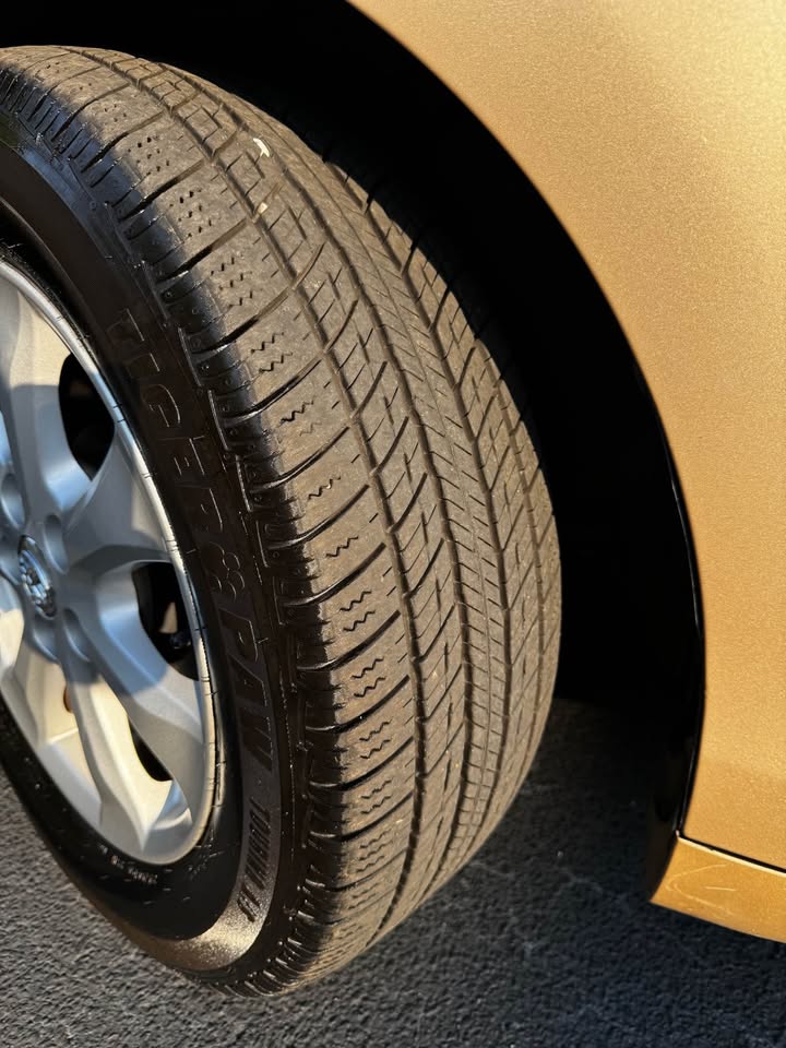 2011 Toyota Camry LE Sedan 4D photo 14