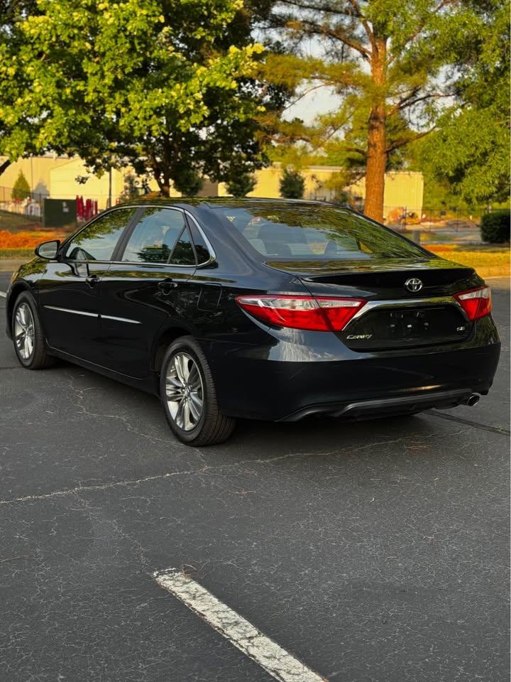 2015 Toyota Camry SE Sedan 4D