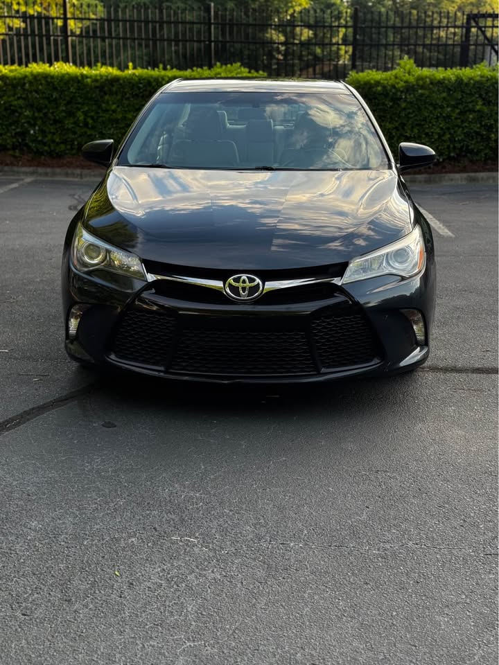 2015 Toyota Camry SE Sedan 4D photo 3