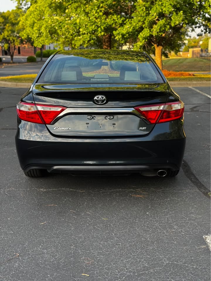 2015 Toyota Camry SE Sedan 4D photo 6