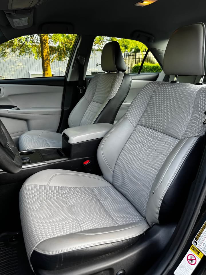 2015 Toyota Camry SE Sedan 4D photo 10
