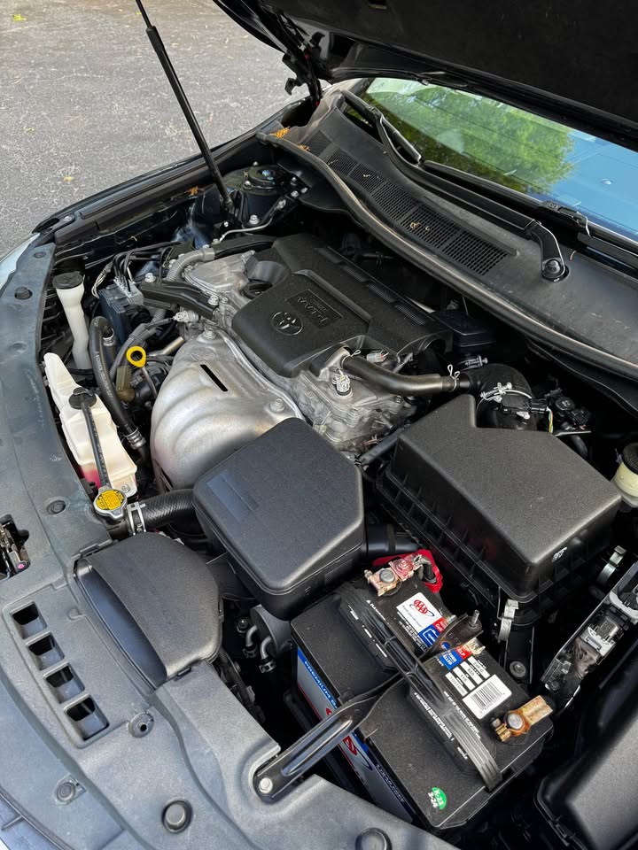 2015 Toyota Camry SE Sedan 4D photo 14
