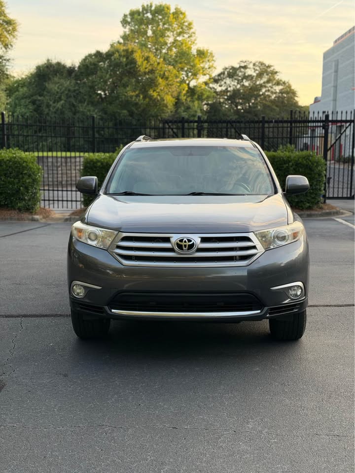 2012 Toyota Highlander SE FWD photo 2