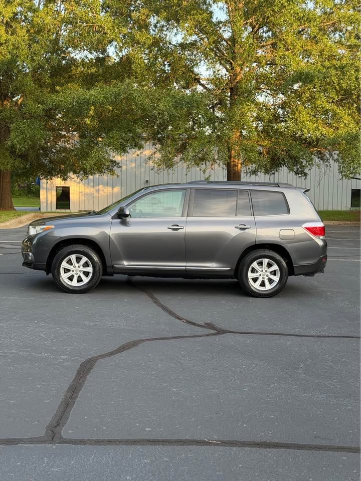2012 Toyota Highlander SE FWD photo 4