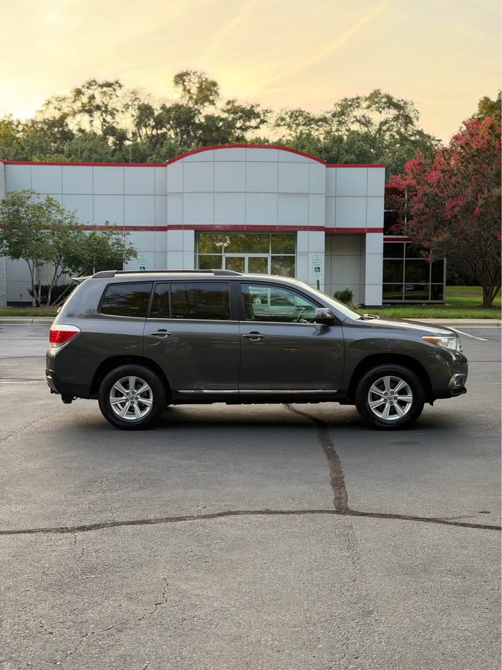 2012 Toyota Highlander SE FWD photo 8