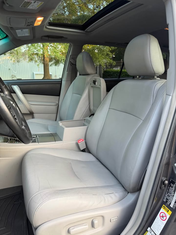 2012 Toyota Highlander SE FWD photo 10