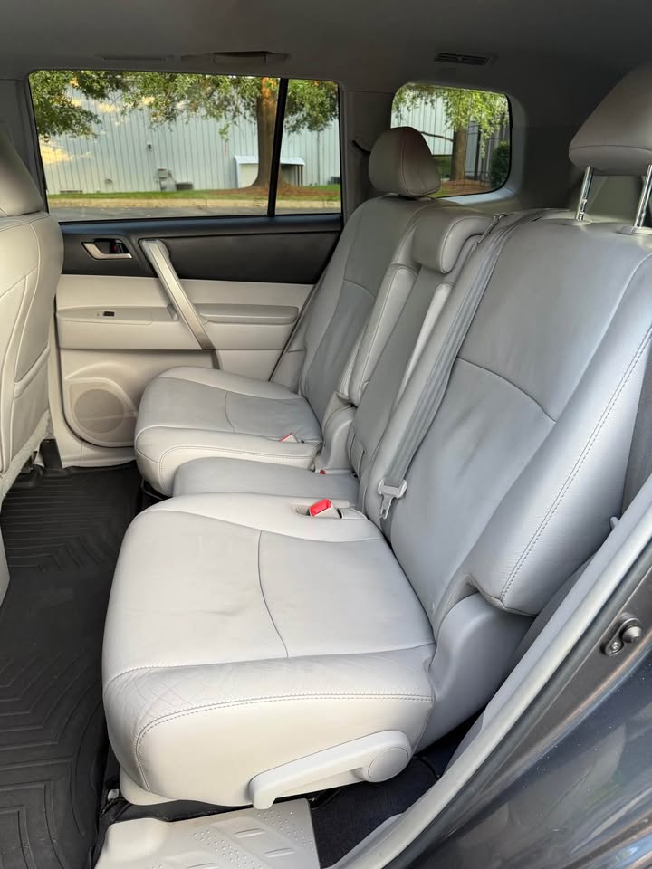 2012 Toyota Highlander SE FWD photo 11