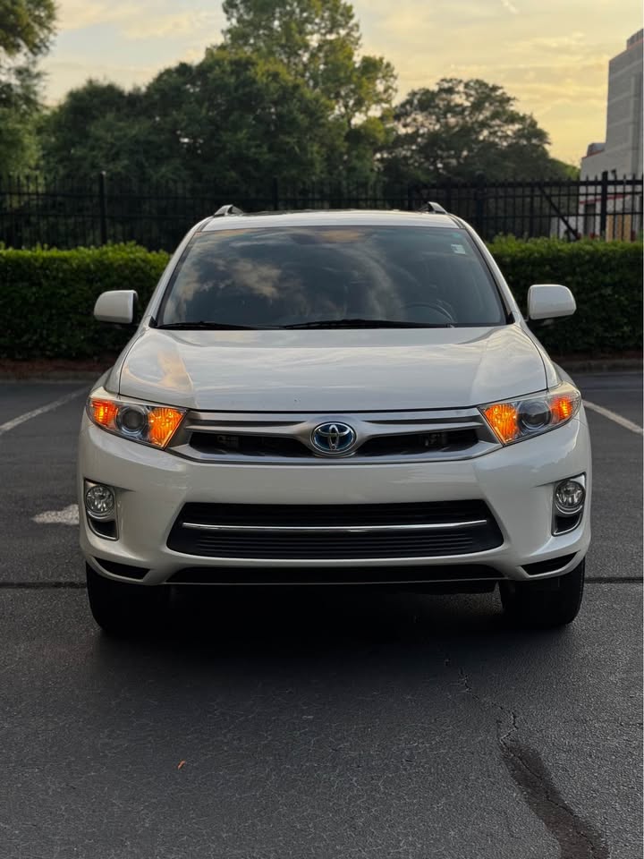 2012 Toyota Highlander Hybrid Limited Sport Utility 4D photo 2