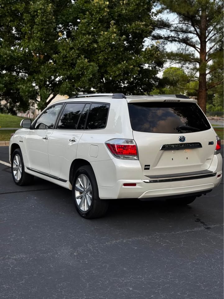 2012 Toyota Highlander Hybrid Limited Sport Utility 4D photo 5