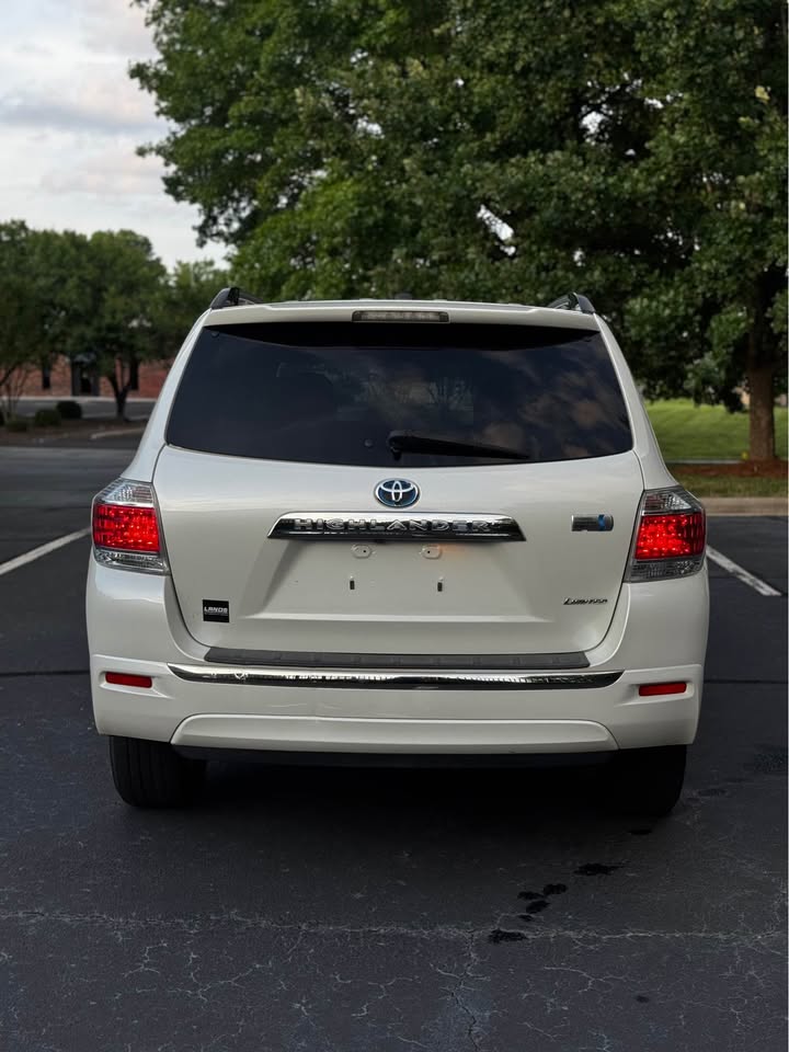 2012 Toyota Highlander Hybrid Limited Sport Utility 4D photo 6