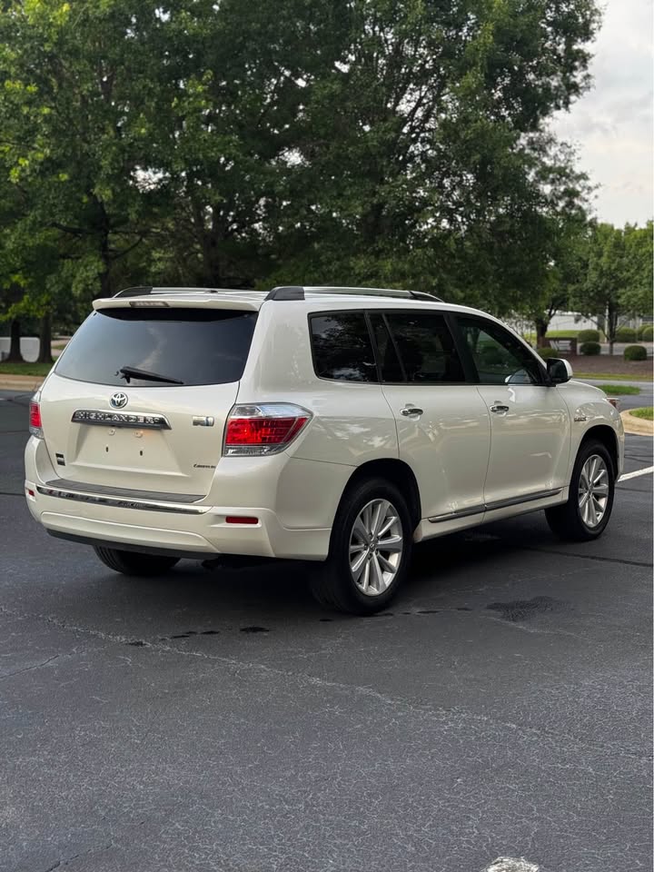 2012 Toyota Highlander Hybrid Limited Sport Utility 4D photo 7