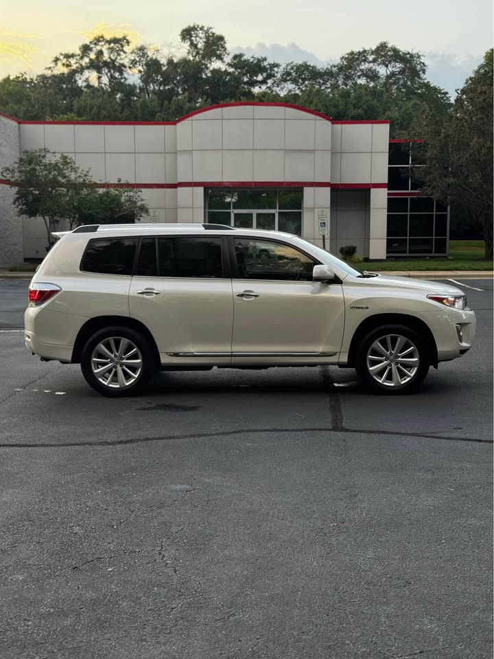 2012 Toyota Highlander Hybrid Limited Sport Utility 4D photo 8