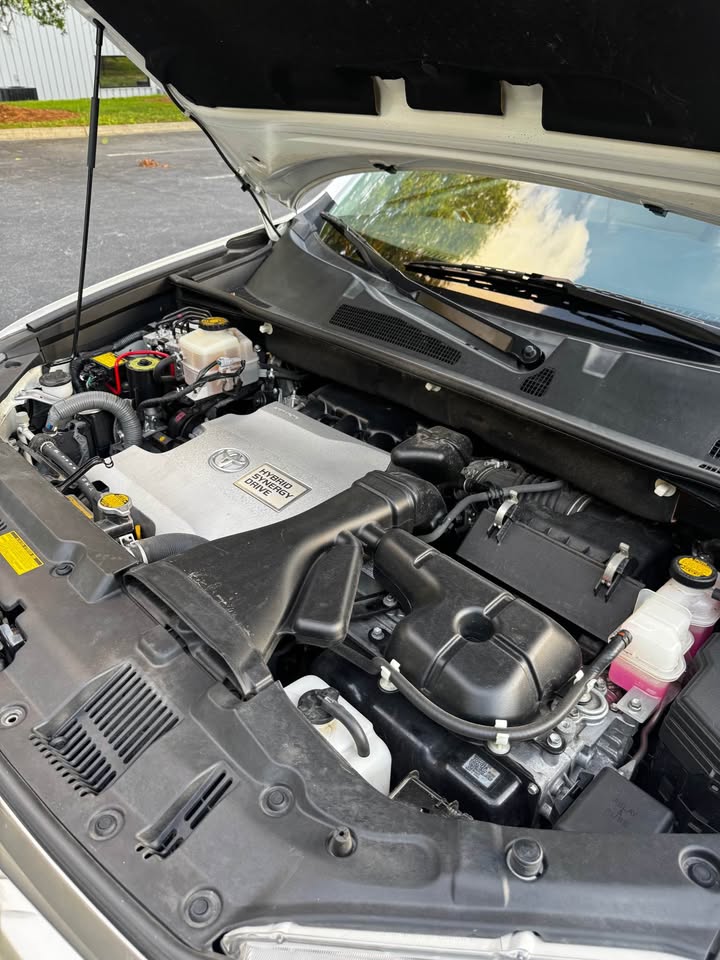 2012 Toyota Highlander Hybrid Limited Sport Utility 4D photo 18