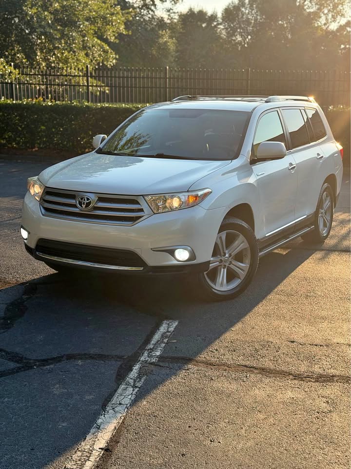 2013 Toyota Highlander Limited AWD - Lands Automotive Group