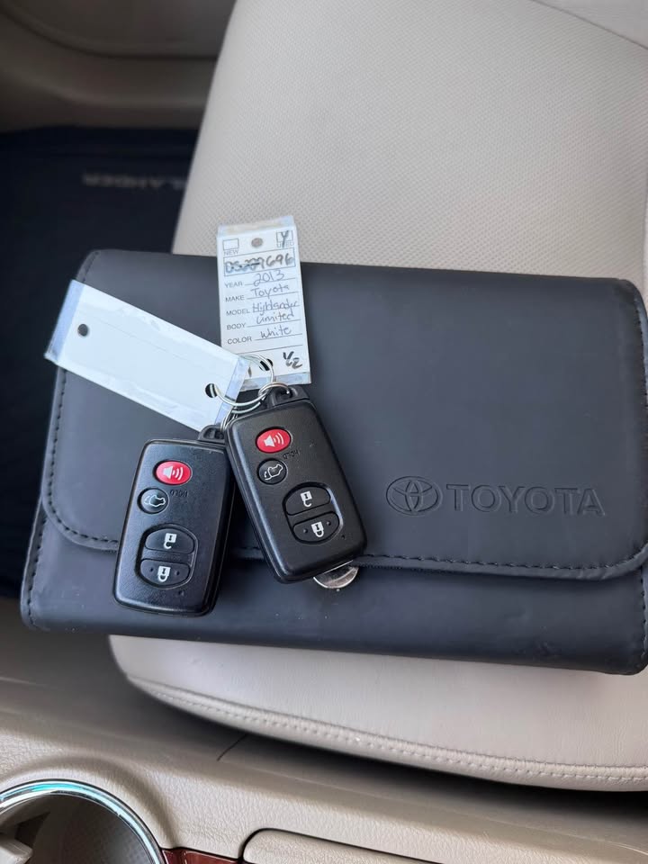 2013 Toyota Highlander Limited AWD - Lands Automotive Group
