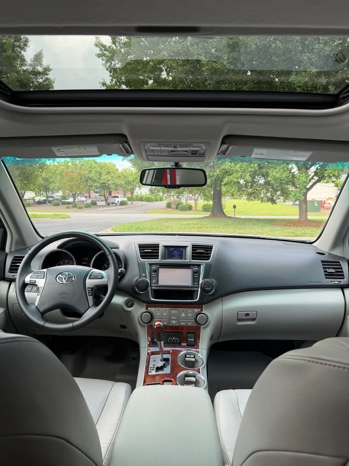 2013 Toyota Highlander Limited FWD photo 10