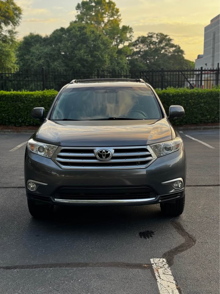 2013 Toyota Highlander Limited Sport Utility 4D photo 2