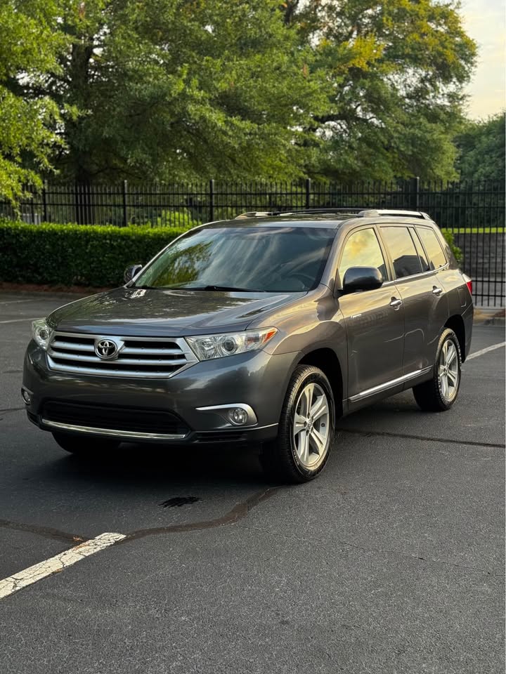 2013 Toyota Highlander Limited Sport Utility 4D photo 3