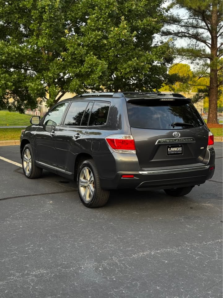 2013 Toyota Highlander Limited Sport Utility 4D photo 5