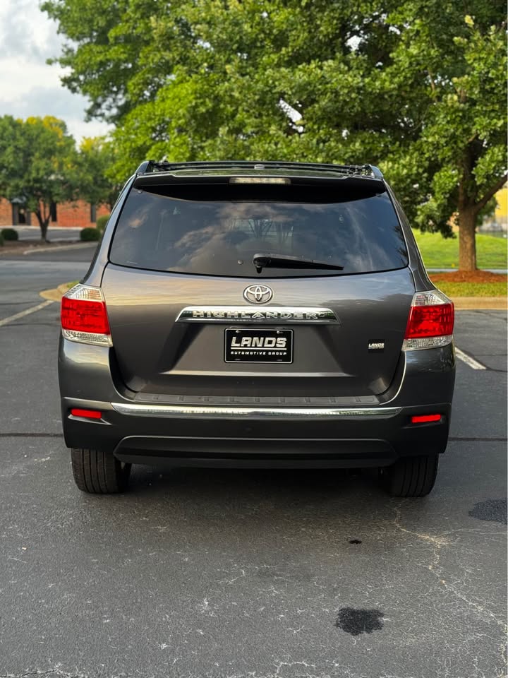 2013 Toyota Highlander Limited Sport Utility 4D photo 6