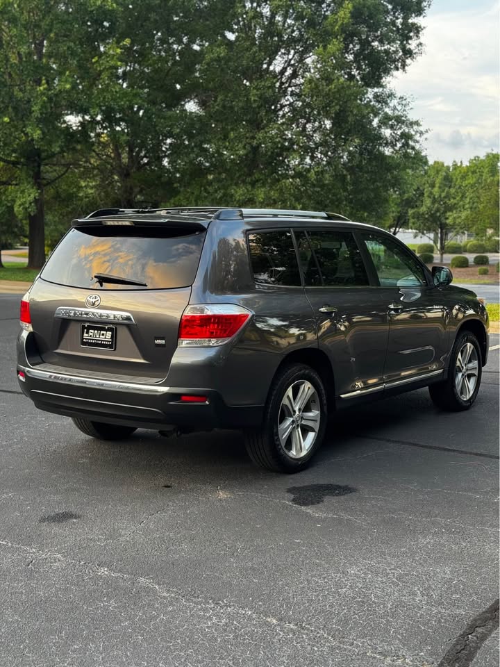 2013 Toyota Highlander Limited Sport Utility 4D photo 7