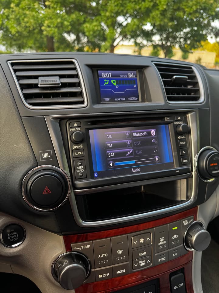 2013 Toyota Highlander Limited Sport Utility 4D photo 16