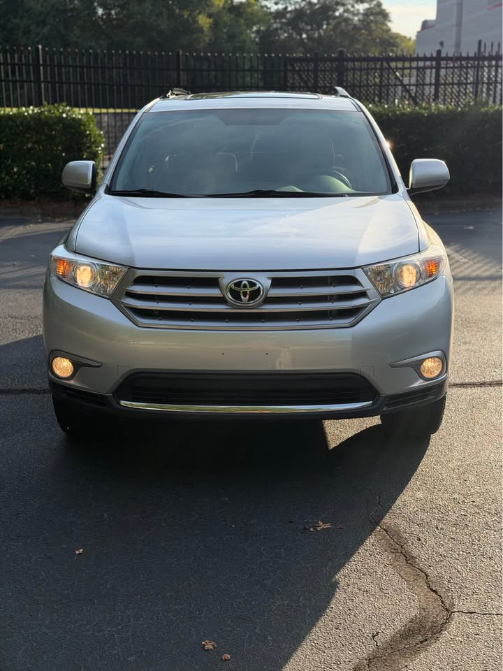 2013 Toyota Highlander photo 2