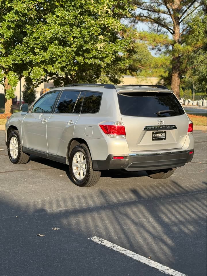 2013 Toyota Highlander photo 5
