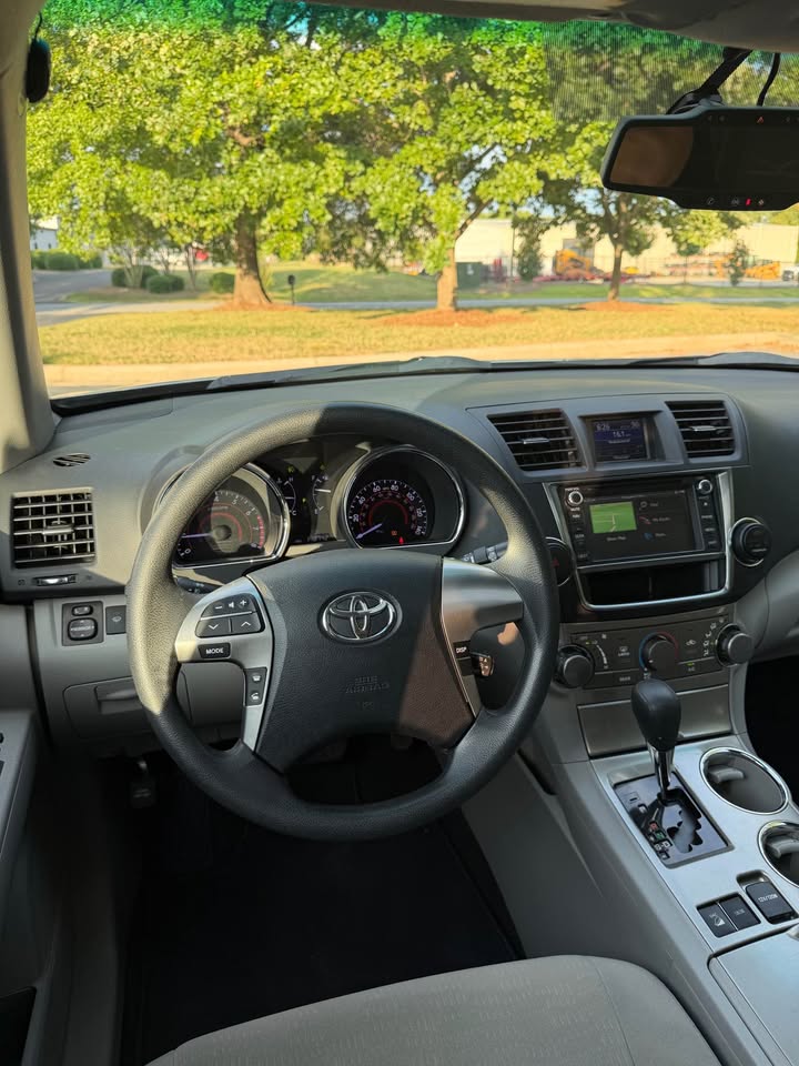2013 Toyota Highlander photo 14
