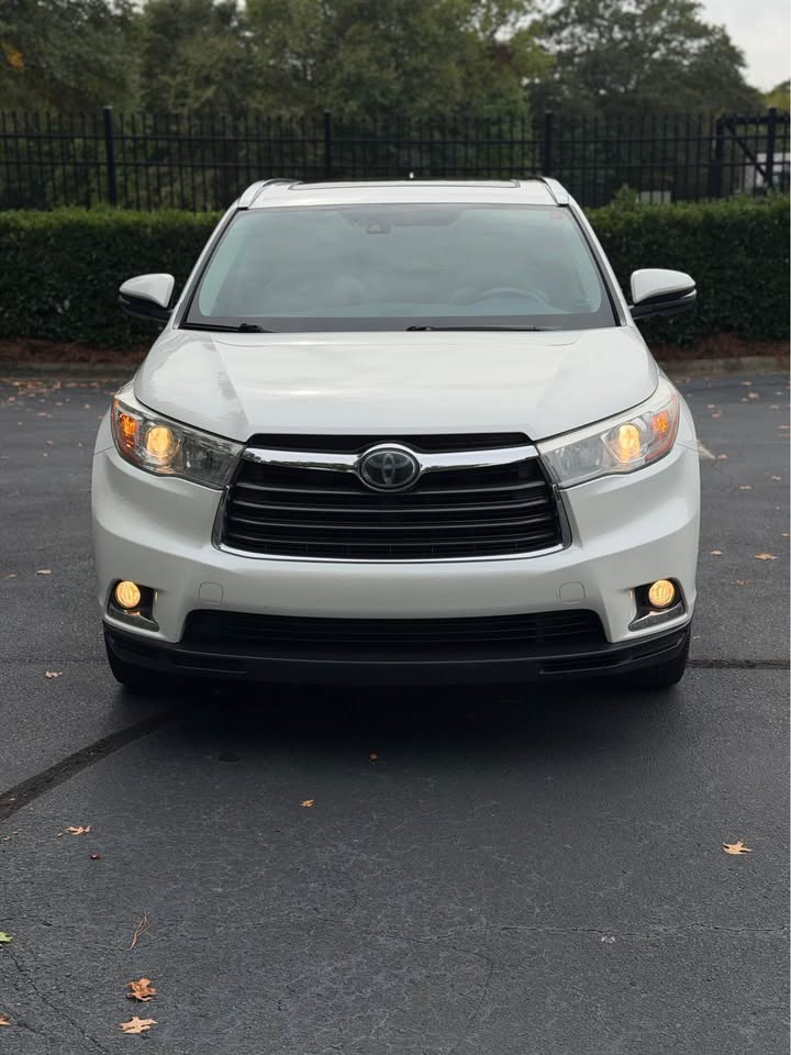 2016 Toyota Highlander Limited Platinum FWD photo 2
