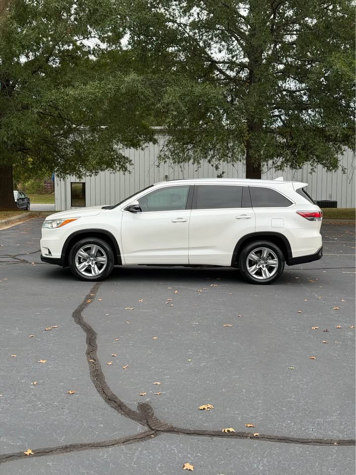 2016 Toyota Highlander Limited Platinum FWD photo 4